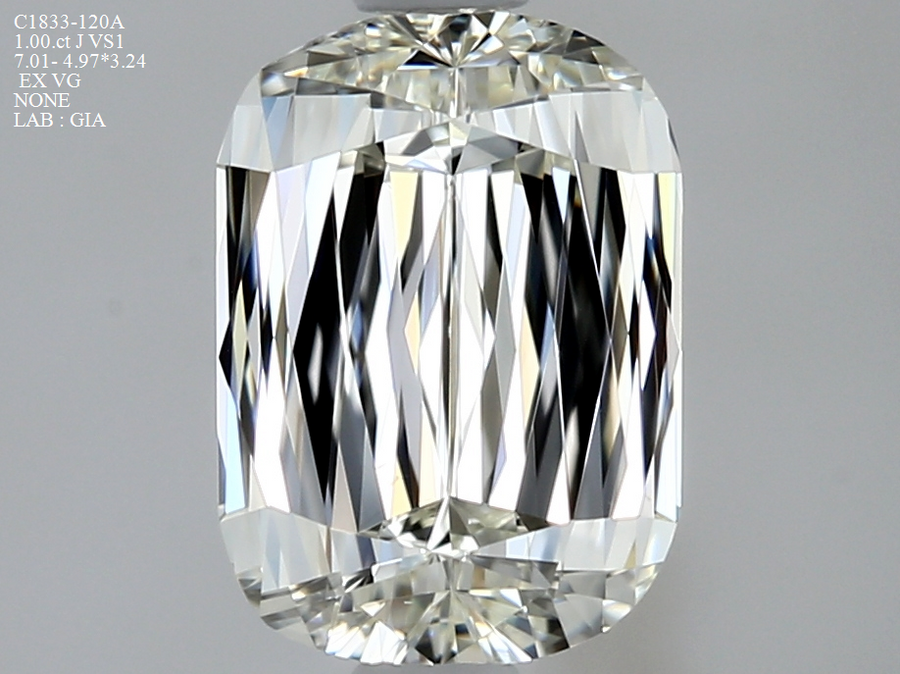 1.00CT RECTANGULAR BRILLIANT J VS1
